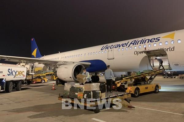 Vietravel Airlines tiếp nhận vận chuyển miễn phí hàng hóa cứu trợ ra Bắc