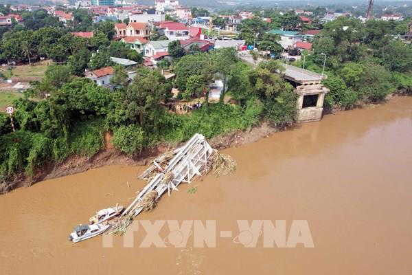 Vụ sập cầu Phong Châu: Đã tìm thấy nạn nhân đầu tiên