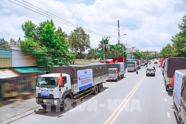 Doanh nghiệp tại Bình Dương gửi 278 tấn hàng cứu trợ bằng tàu hỏa 