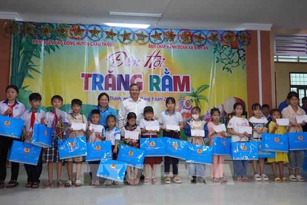 Kiên Giang tặng 500 phần quà Trung thu cho trẻ em có hoàn cảnh khó khăn