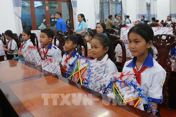 Trung thu yêu thương cho trẻ em khuyết tật tại Sóc Trăng