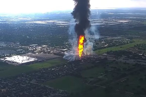 Mỹ: Nổ đường ống dẫn khí gây cháy kéo dài tại bang Texas