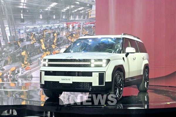 Ra mắt Hyundai Santa Fe thế hệ hoàn toàn mới, giá từ 1,069 tỷ đồng