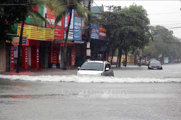 Hà Tĩnh có mưa lớn, gần 11.000 học sinh nghỉ học, di dời nhiều người dân đến nơi an toàn