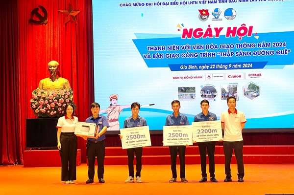 Canon tiếp tục bàn giao công trình “Thắp sáng đường quê” 2024