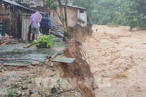 Lũ các sông khu vực Trung Bộ tiếp tục lên