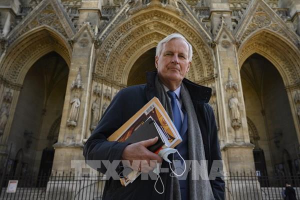 Chính phủ mới ở Pháp trước áp lực giảm thâm hụt ngân sách