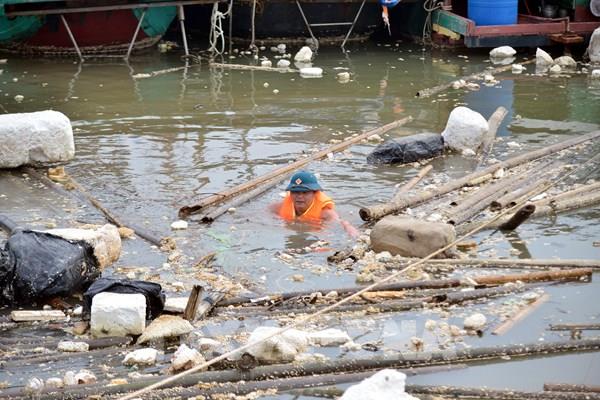 Quảng Ninh: Thị xã Quảng Yên "căng mình" dọn rác sau bão số 3