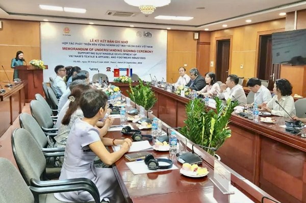 Hợp tác hỗ trợ ngành dệt may và da giày Việt Nam phát triển bền vững