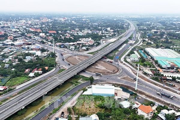  Cận cảnh cao tốc Bến Lức - Long Thành dự kiến thông xe đoạn 3km vào quý IV/2024