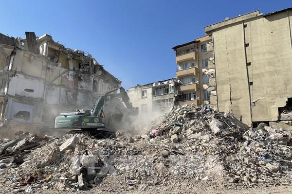 Thổ Nhĩ Kỳ: Kết án 865 năm tù đối với chủ thầu xây dựng tòa chung cư sập trong động đất