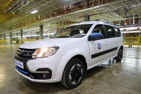 Nhà sản xuất ô tô lớn nhất của Nga bắt đầu sản xuất xe điện hàng loạt