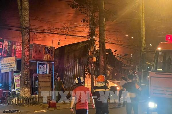 Cháy cửa hàng ở khu vực đông dân cư tại Đồng Tháp