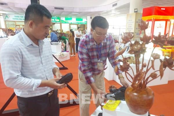 Gần 100 doanh nghiệp tham dự Hội chợ Làng nghề lần thứ 20 năm 2024