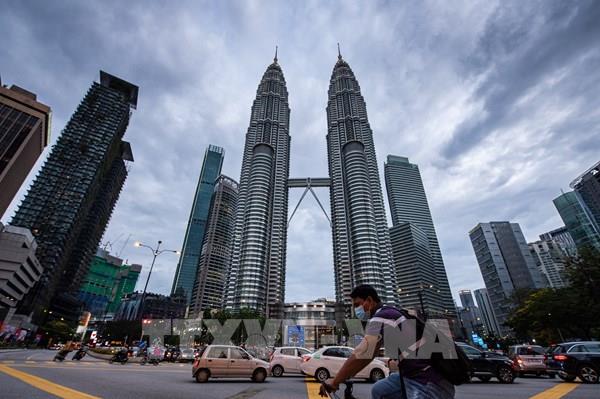 Malaysia cam kết giảm mạnh nợ công