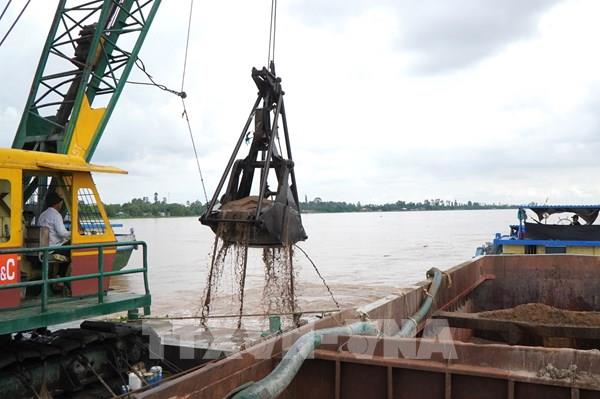 Bắt đầu khai thác mỏ cát thứ 4 phục vụ cao tốc Cao Lãnh - An Hữu