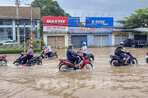 Triều cường gây ngập nhiều tuyến phố ở Cần Thơ