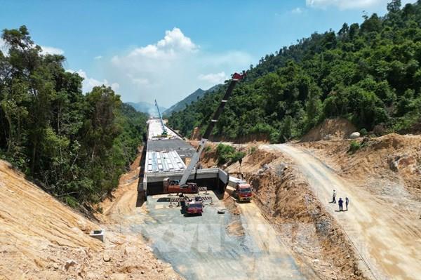 Dự kiến 31/12 hoàn thành cây cầu dài nhất trên cao tốc đoạn Vân Phong - Nha Trang