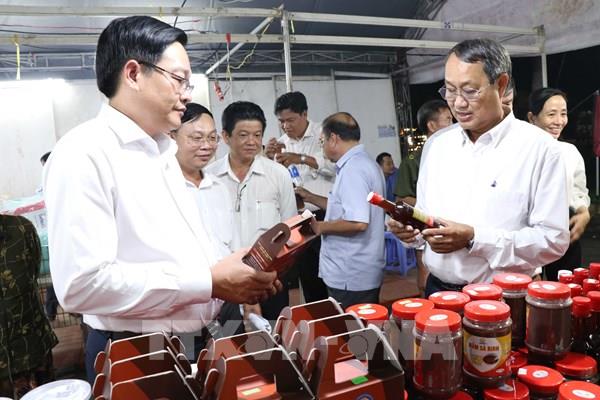 Trà Vinh: Khai mạc phiên chợ quảng bá nông sản địa phương