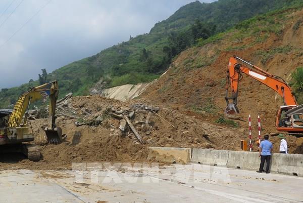 Dự báo thời tiết ngày 16/10: Vùng núi phía Bắc và Trung Bộ mưa rất to, đề phòng sạt lở đất