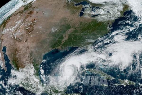 Bão Milton di chuyển phức tạp, áp sát bang Florida (Mỹ)