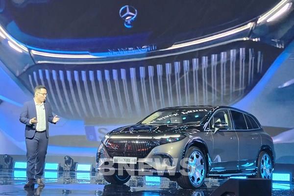 Porsche và Mercedes lao dốc lợi nhuận vì tham vọng xe điện