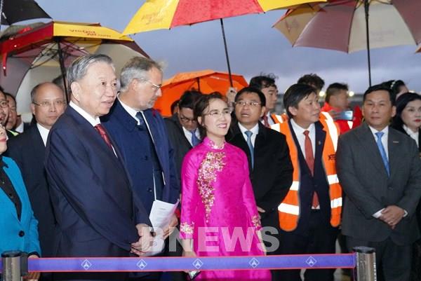 Tàu bay Vietjet với hình ảnh đặc biệt mừng quan hệ Đối tác Chiến lược Toàn diện Việt Nam – Pháp
