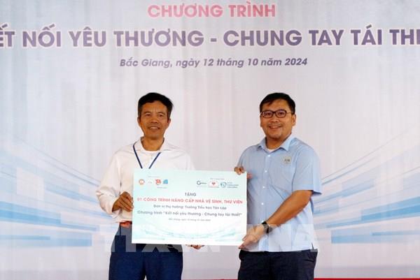 Hỗ trợ trường học tái thiết sau bão số 3