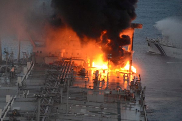 Tàu chở dầu bốc cháy ngoài khơi Đức