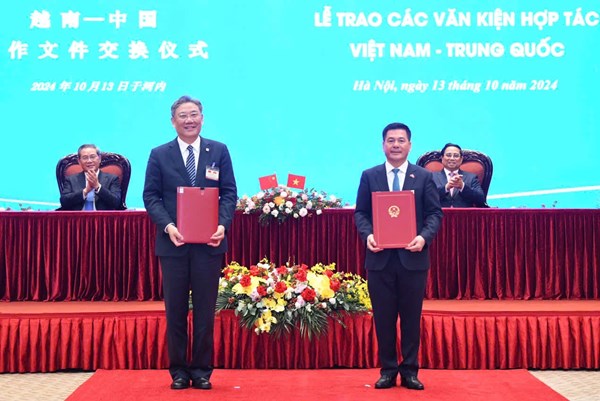 Trao văn kiện thúc đẩy hợp tác thương mại Việt Nam- Trung Quốc