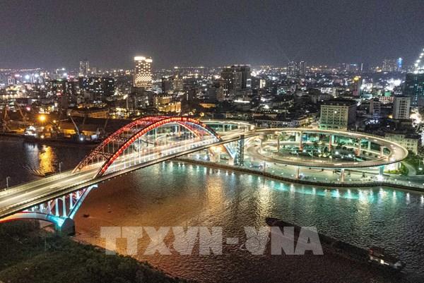 Cầu Hoàng Văn Thụ lung linh về đêm