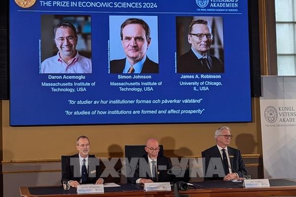 Ba nhà khoa học Mỹ đoạt giải Nobel Kinh tế 2024 với nghiên cứu về chênh lệch giàu nghèo