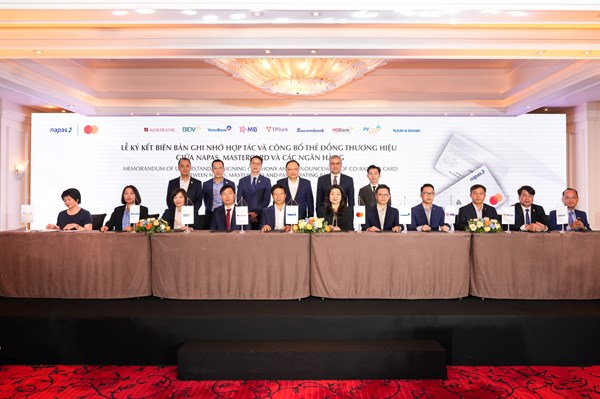 9 ngân hàng đầu tiên tham gia phát hành thẻ đồng thương hiệu NAPAS và Mastercard