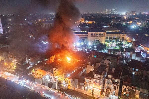 Hà Nội: Thông tin về vụ cháy ở kho hàng trong đêm