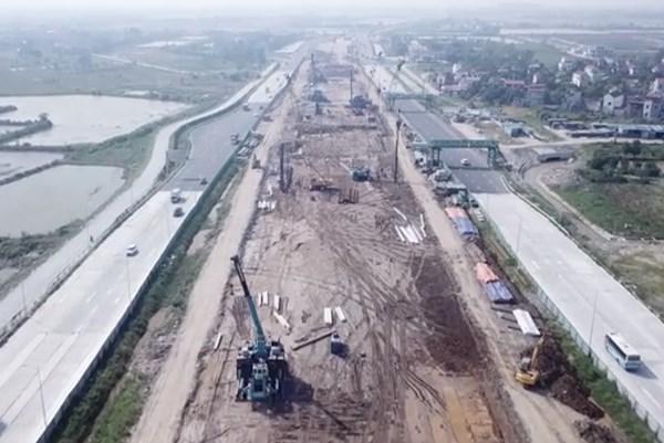 Thủ tướng đôn đốc đẩy mạnh phân bổ và giải ngân vốn đầu tư công năm 2025