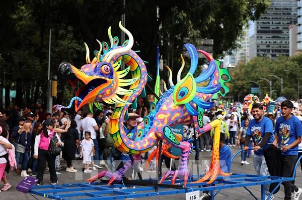 Rực rỡ lễ diễu hành mô hình Alebrijes tại Mexico