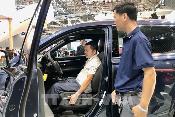 Vietnam Motor Show 2024 chính thức mở cửa đón khách tham quan trong 5 ngày