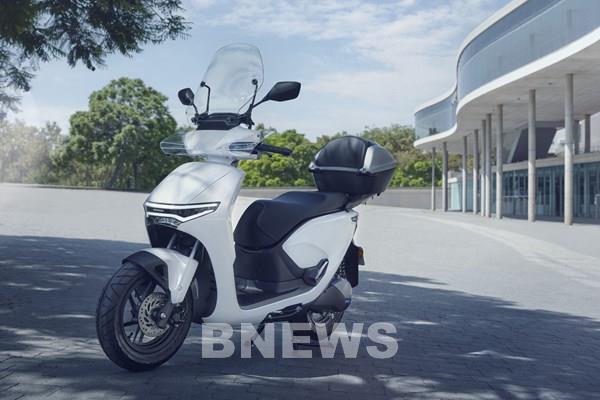 Honda Việt Nam ra mắt xe máy điện cao cấp CUV e: hoàn toàn mới