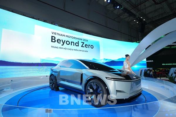 Toyota giới thiệu loạt xe điện hóa, ra mắt Camry Hybrid tại Vietnam Motor Show