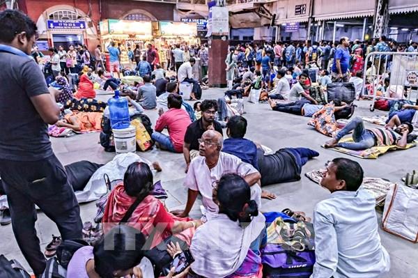 Ấn Độ sơ tán khẩn cấp hơn 300.000 người trước siêu bão Dana