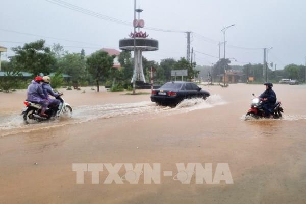 Bão số 6: Ngập sâu nhiều tuyến đường các tỉnh miền Trung
