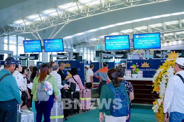 Vietnam Airlines khai trương đường bay thẳng Hà Nội - Phnom Penh