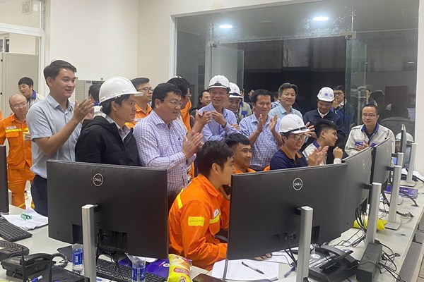 Đóng điện Trạm biến áp 220kV Khu kinh tế Nghi Sơn và đường dây đấu nối, vượt tiến độ 4 ngày