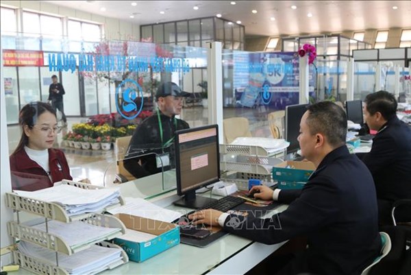 Điều tiết phương tiện chở hàng hóa chờ xuất khẩu qua cửa khẩu quốc tế Hữu Nghị