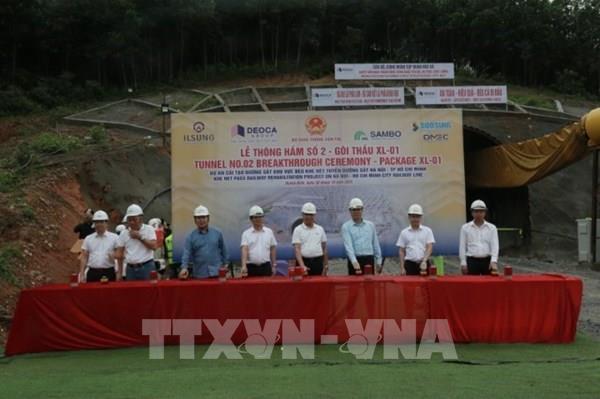 Thông hầm số 2 Dự án cải tạo đường sắt Khe Nét