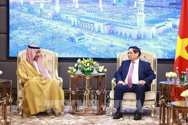 Thủ tướng Phạm Minh Chính tiếp Bộ trưởng Công nghiệp và Khoáng sản Saudi Arabia