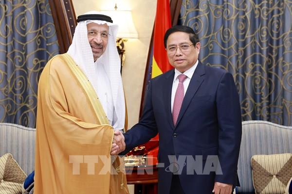 Thủ tướng Phạm Minh Chính tiếp Bộ trưởng Đầu tư Saudi Arabia