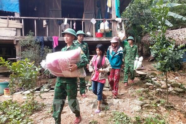 Di dời khẩn cấp 13 hộ dân do phát hiện vết nứt trên đồi