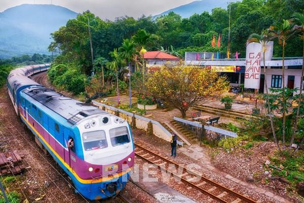 Ngành đường sắt đã bán 76.000 vé, tiếp tục tăng chuyến dịp 30/4 - 1/5
