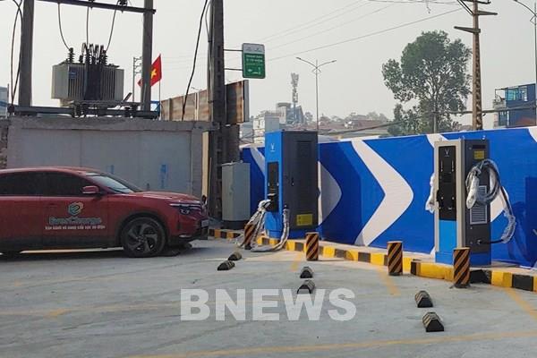 EverSolar hợp tác kinh doanh trạm sạc nhượng quyền V-GREEN